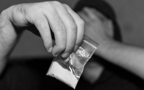 Oltre un chilo di hashish recuperato a Riccione dopo l’inseguimento