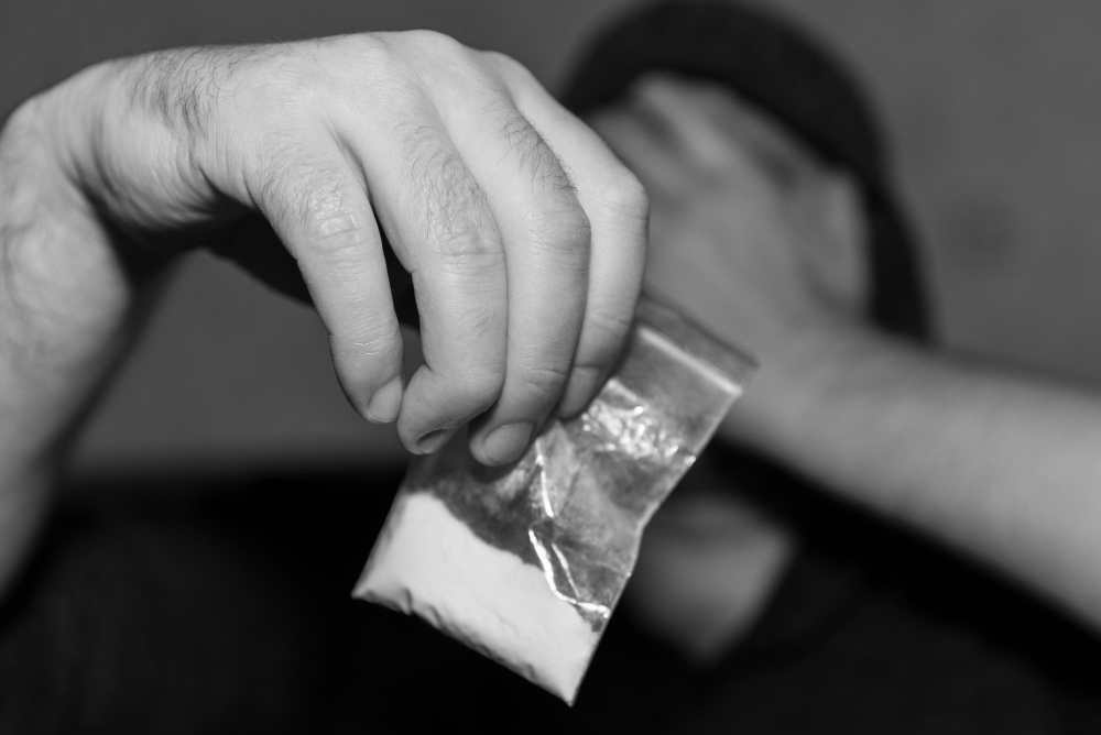 Oltre un chilo di hashish recuperato a Riccione dopo l’inseguimento