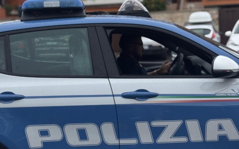 Cellulare sottratto dopo un appuntamento, chiesti 100 euro